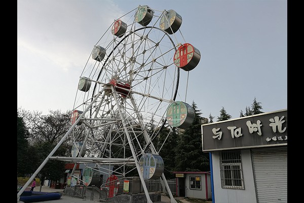 ferris wheel cabins