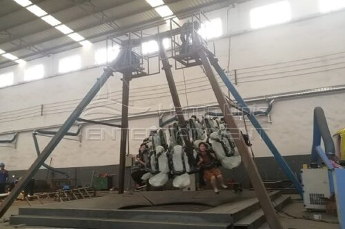 25 Asiento de péndulo gigante en fábrica.