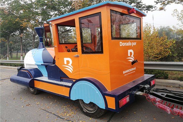 Diesel tourist train running the park route